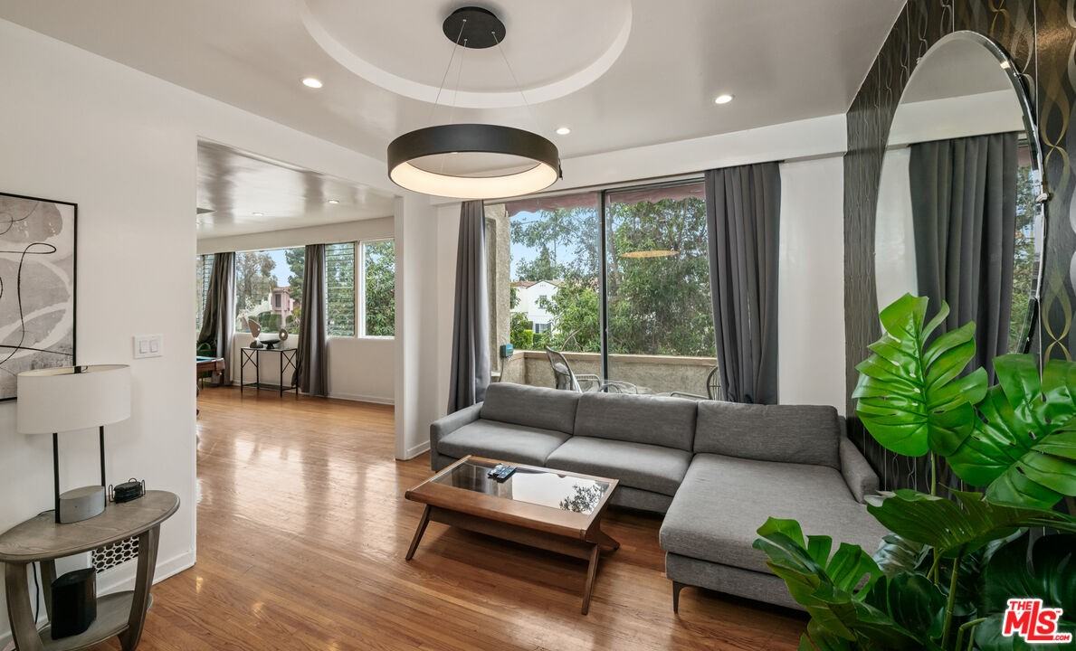 6255 W Olympic Blvd #6255 - Photo 4 of 17