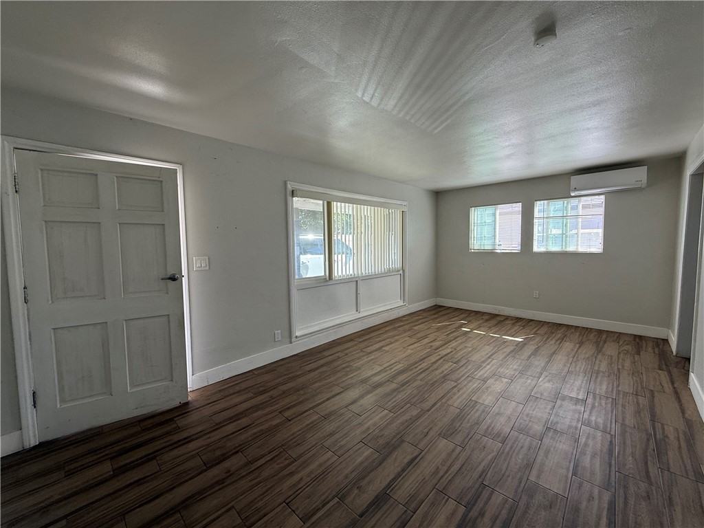 924 W Chestnut Ave #9241-2 - Photo 3 of 22