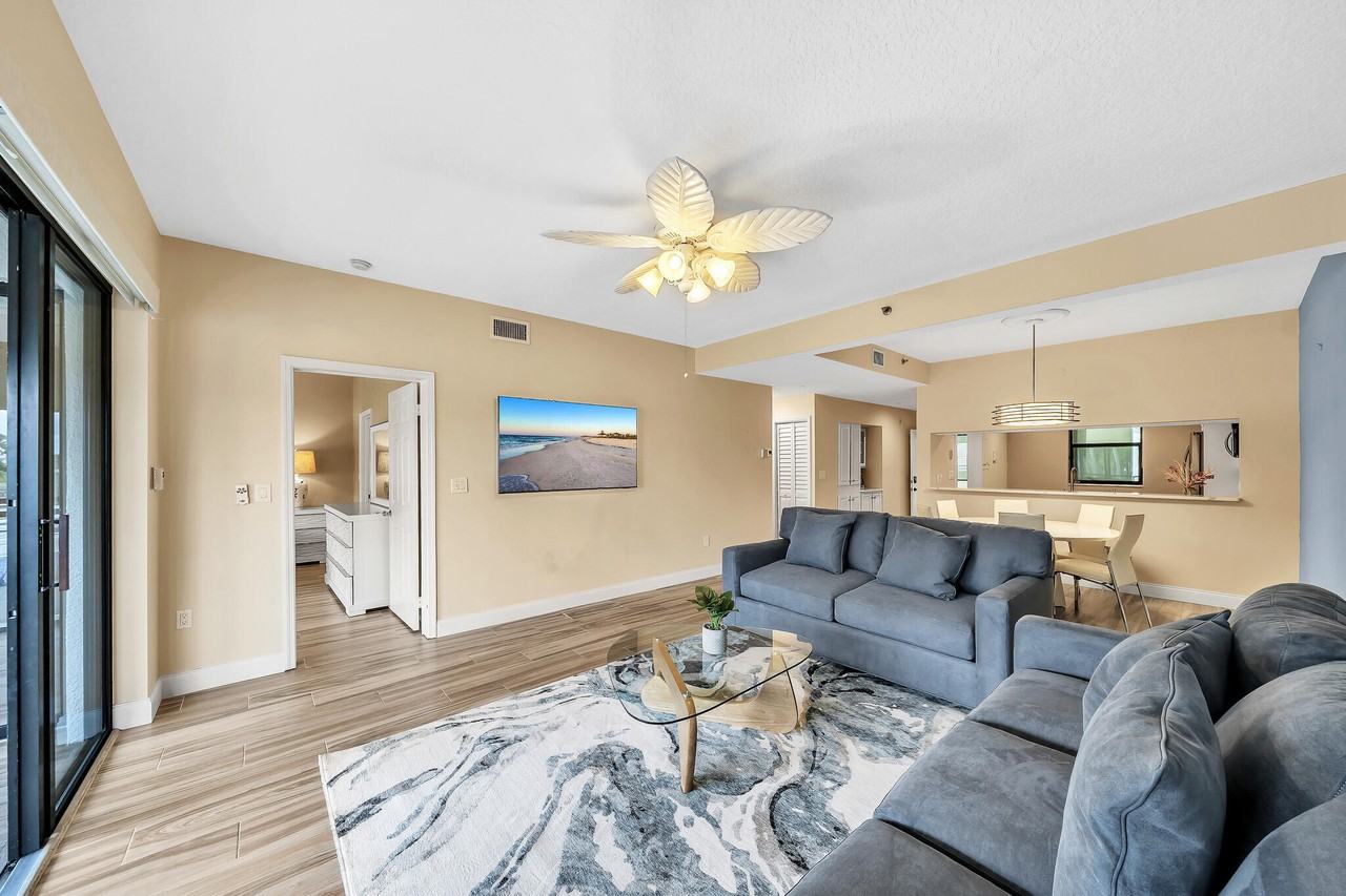 827 Oak Harbour Dr #827 - Photo 2 of 50