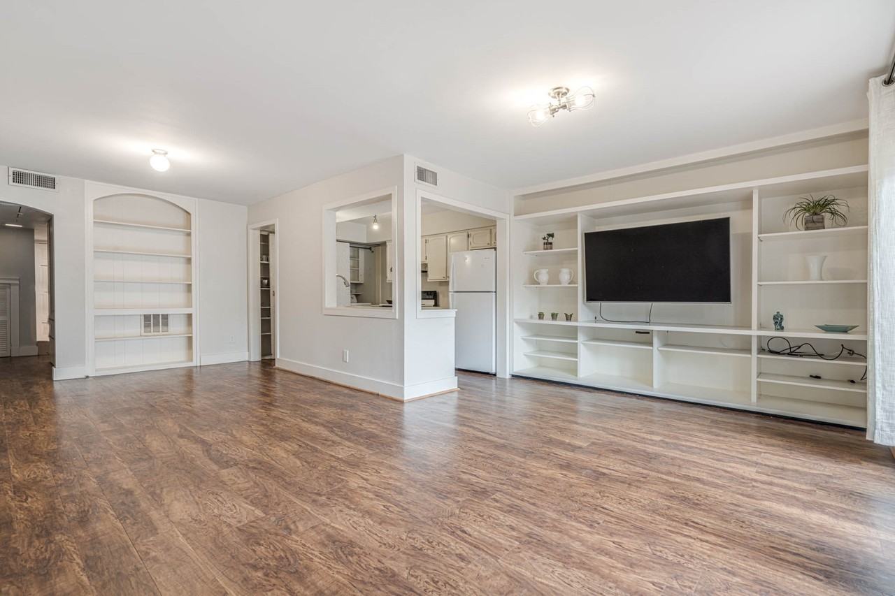 384 North Post Oak Lane #384-384 - Photo 5 of 24