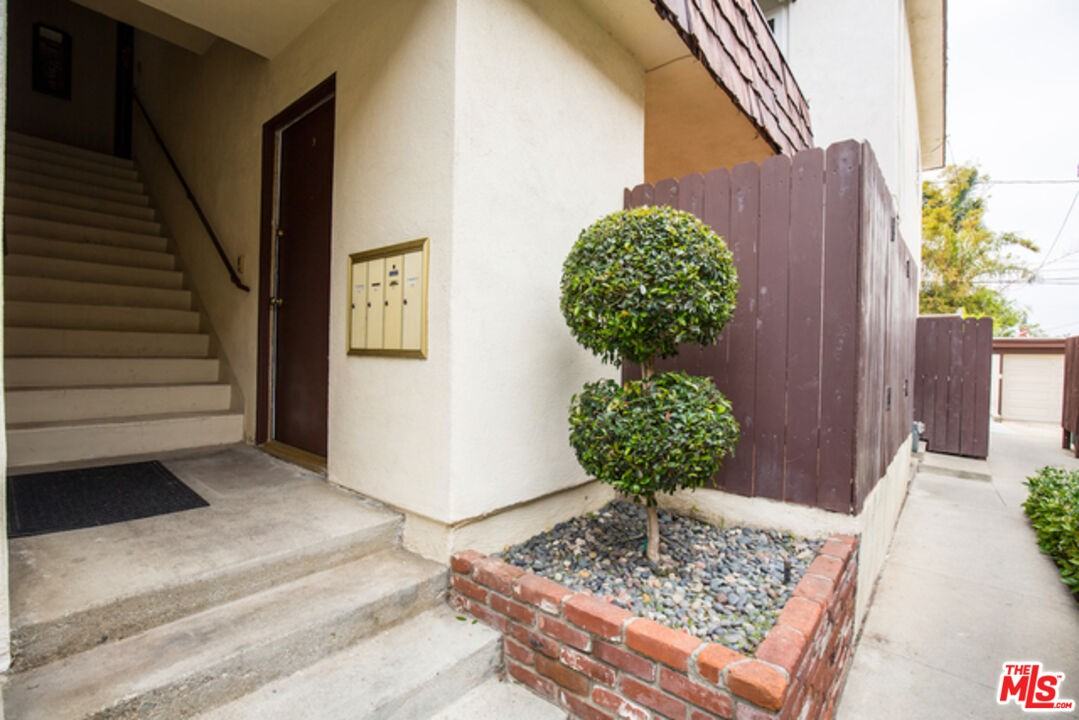 2418 Graham Ave #2418-2 - Photo 6 of 50