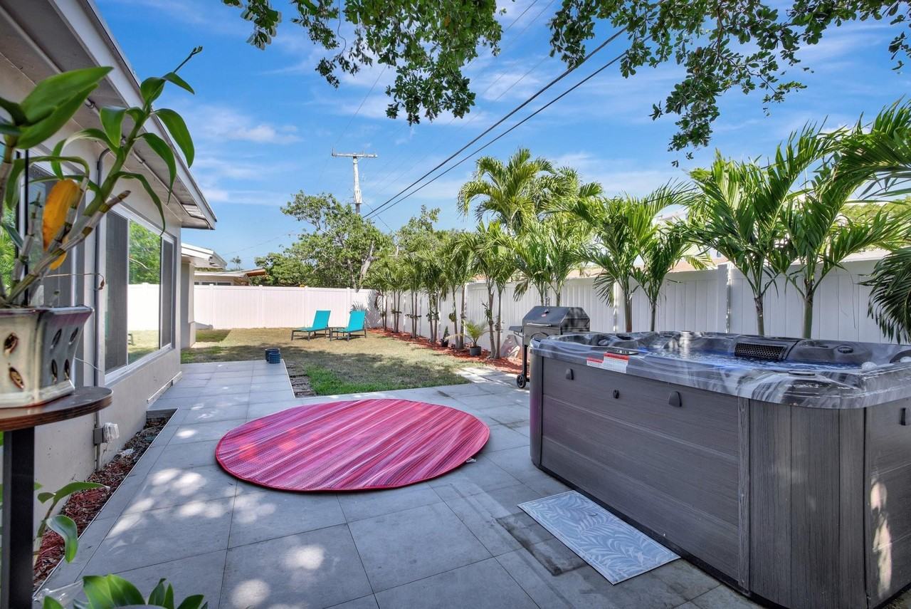 2260 Ne 62nd St #2260 - Photo 2 of 31