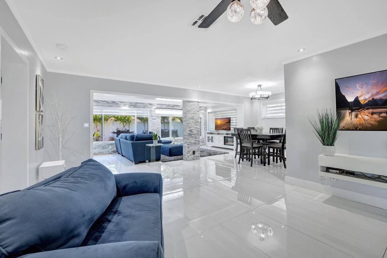 2260 Ne 62nd St #2260 - Photo 4 of 31