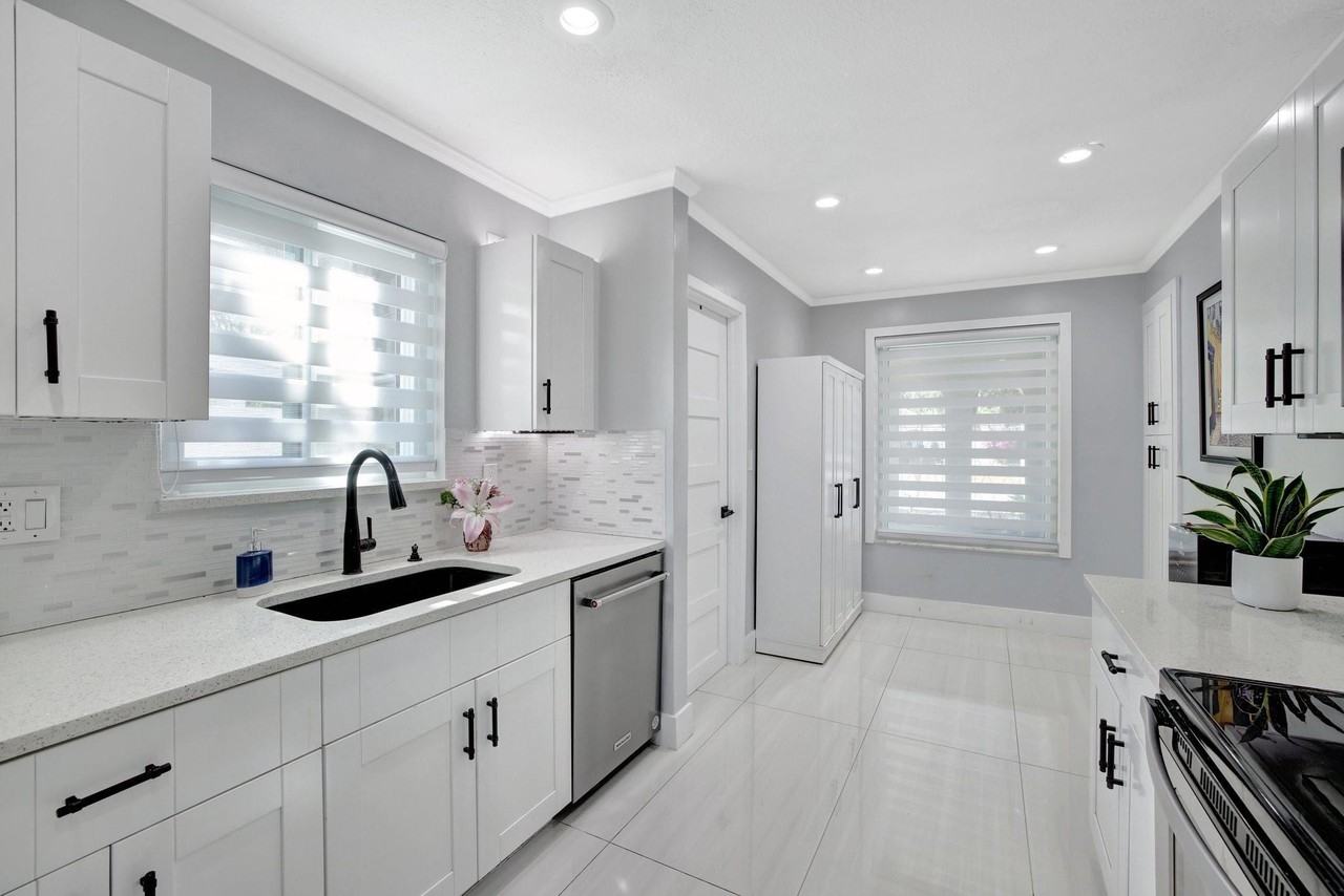 2260 Ne 62nd St #2260 - Photo 6 of 31