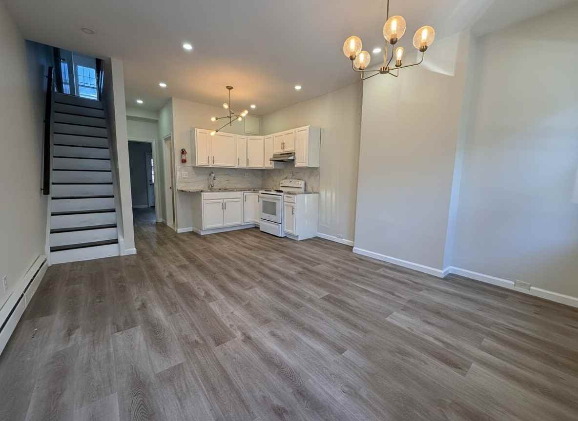 2556 N Jessup St - Photo 2 of 11