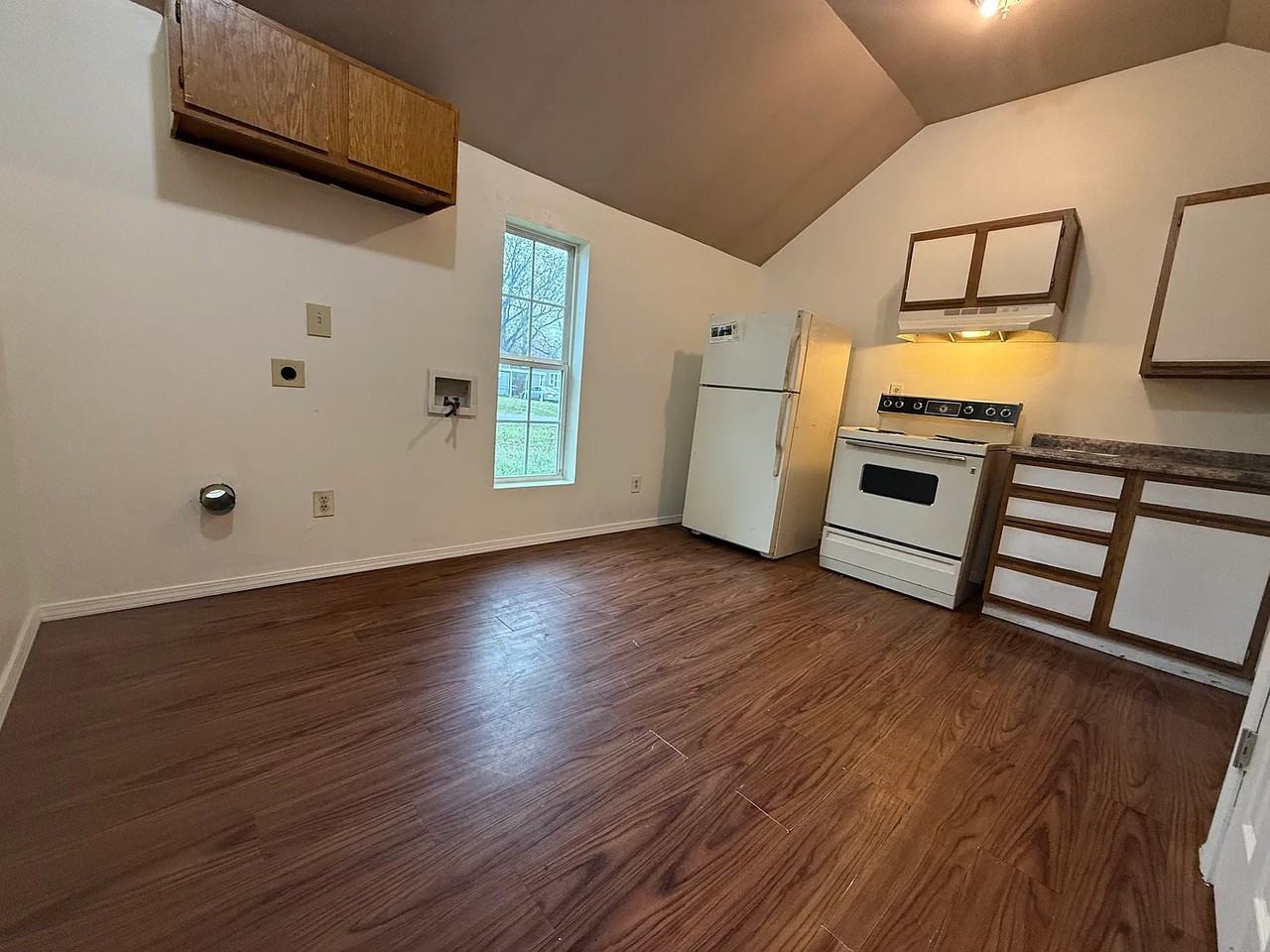 1324 West Maple Street - Photo 4 of 8