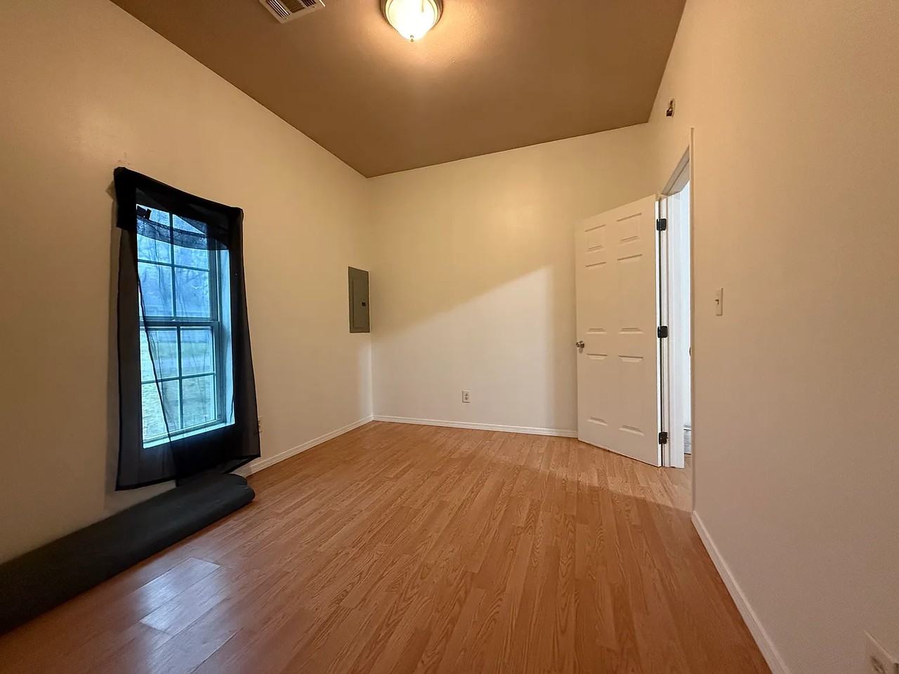 1324 West Maple Street - Photo 5 of 8