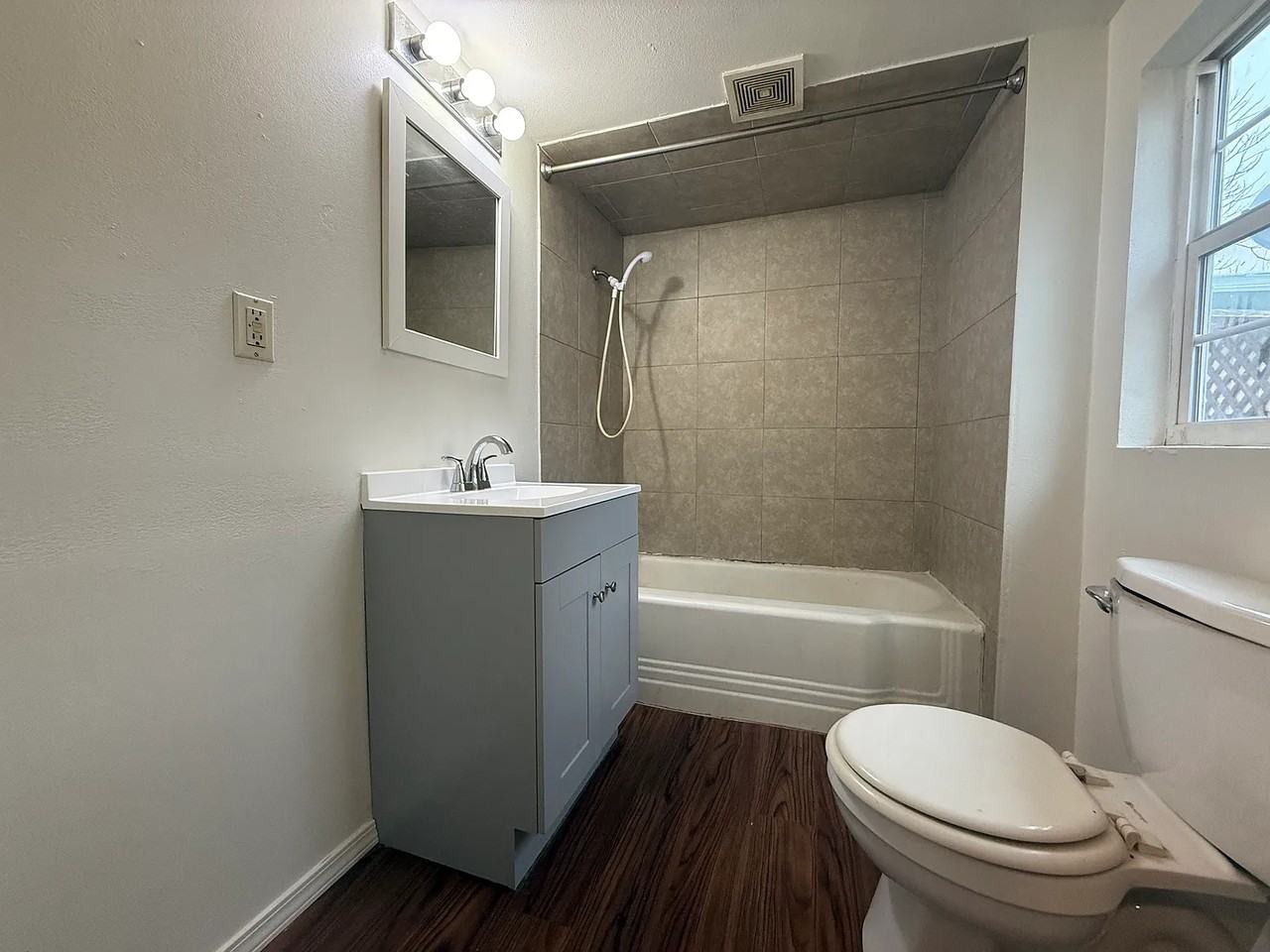 1324 West Maple Street - Photo 6 of 8