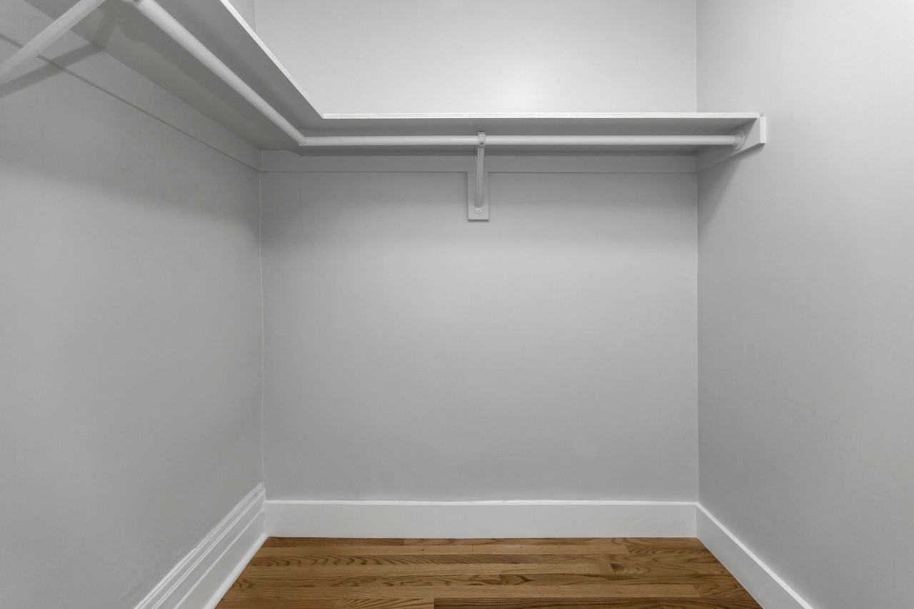 1369 Hyde - Photo 7 of 31