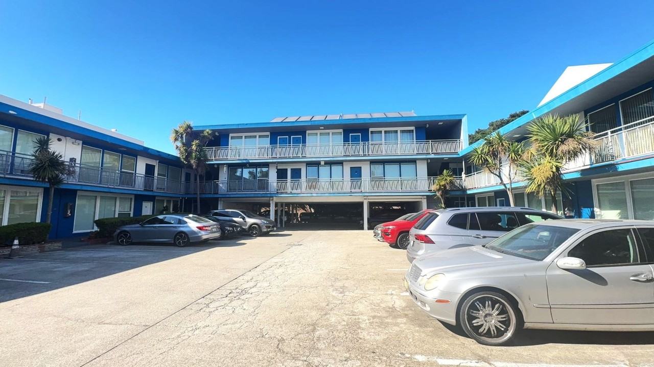 444 28th St - Photo 5 of 7