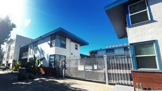 444 28th St - Photo 1 of 1