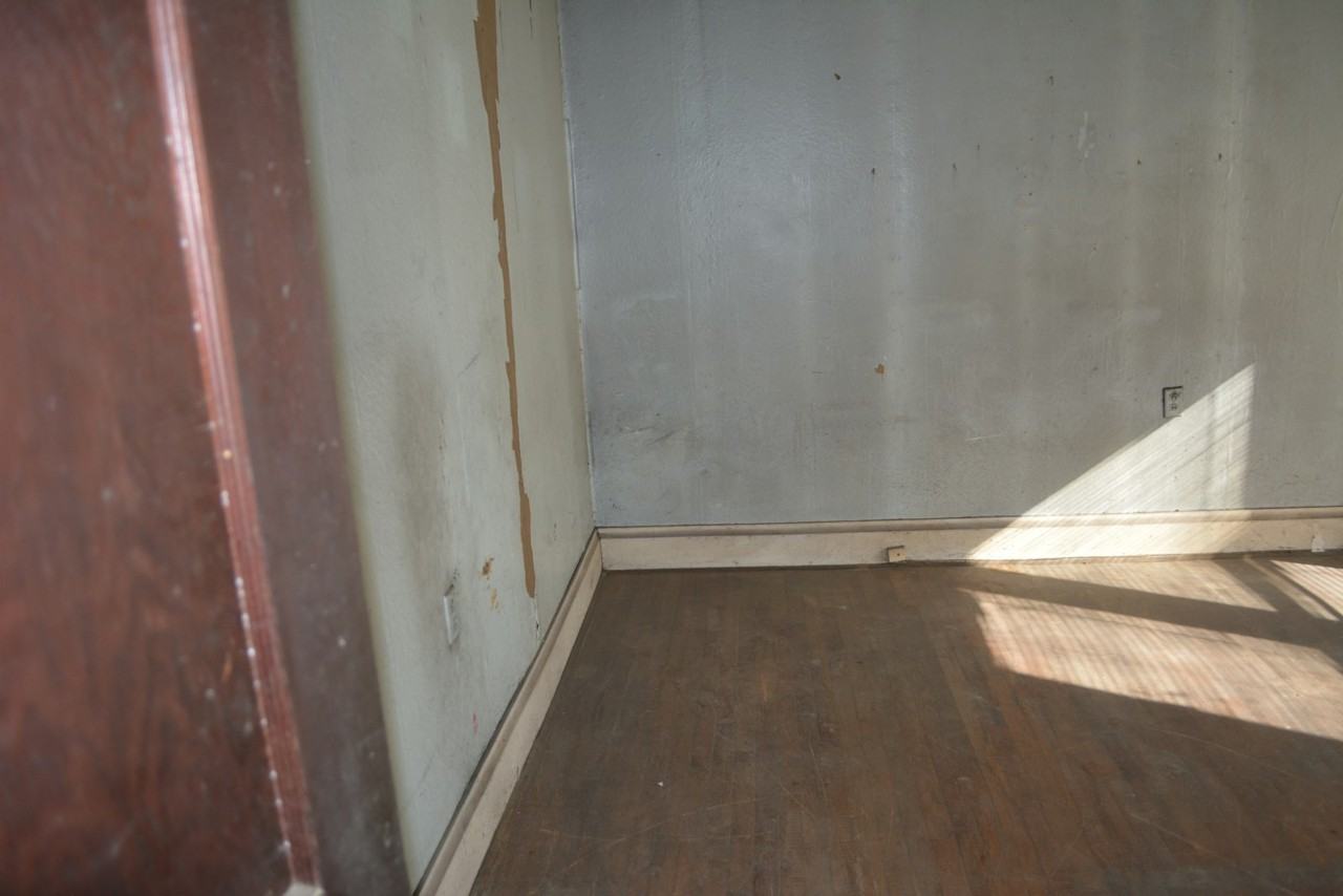 837 Kentucky Avenue Southwest - Photo 3 of 10