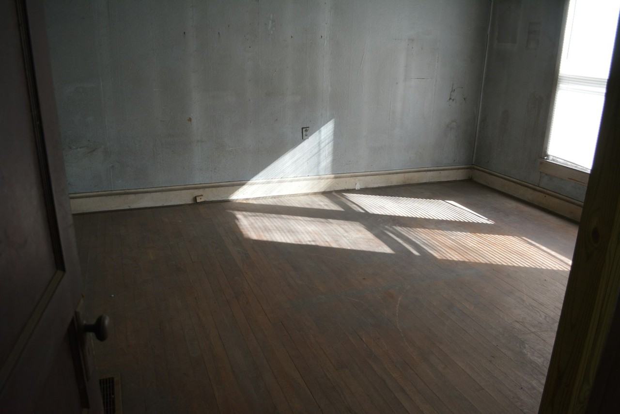 837 Kentucky Avenue Southwest - Photo 4 of 10