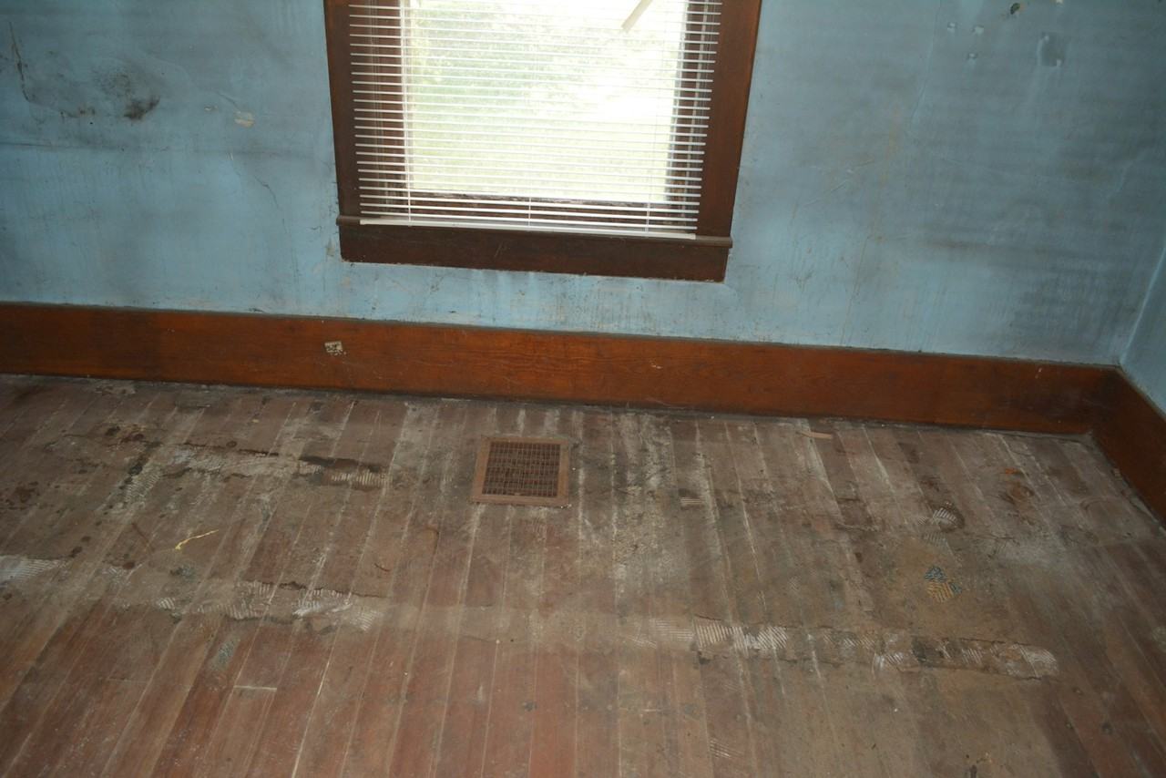 837 Kentucky Avenue Southwest - Photo 6 of 10