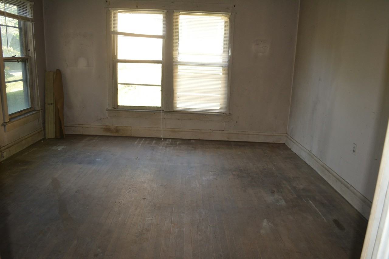 837 Kentucky Avenue Southwest - Photo 7 of 10