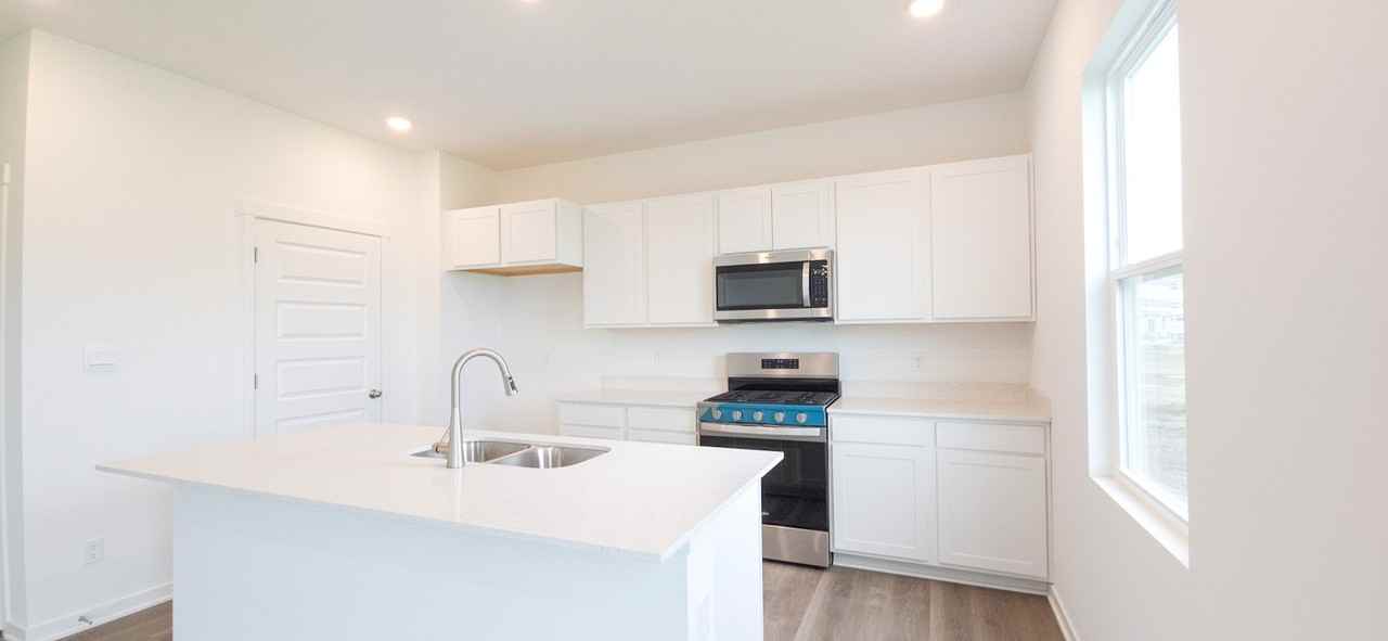 108 Cressmoor Boulevard - Photo 3 of 14