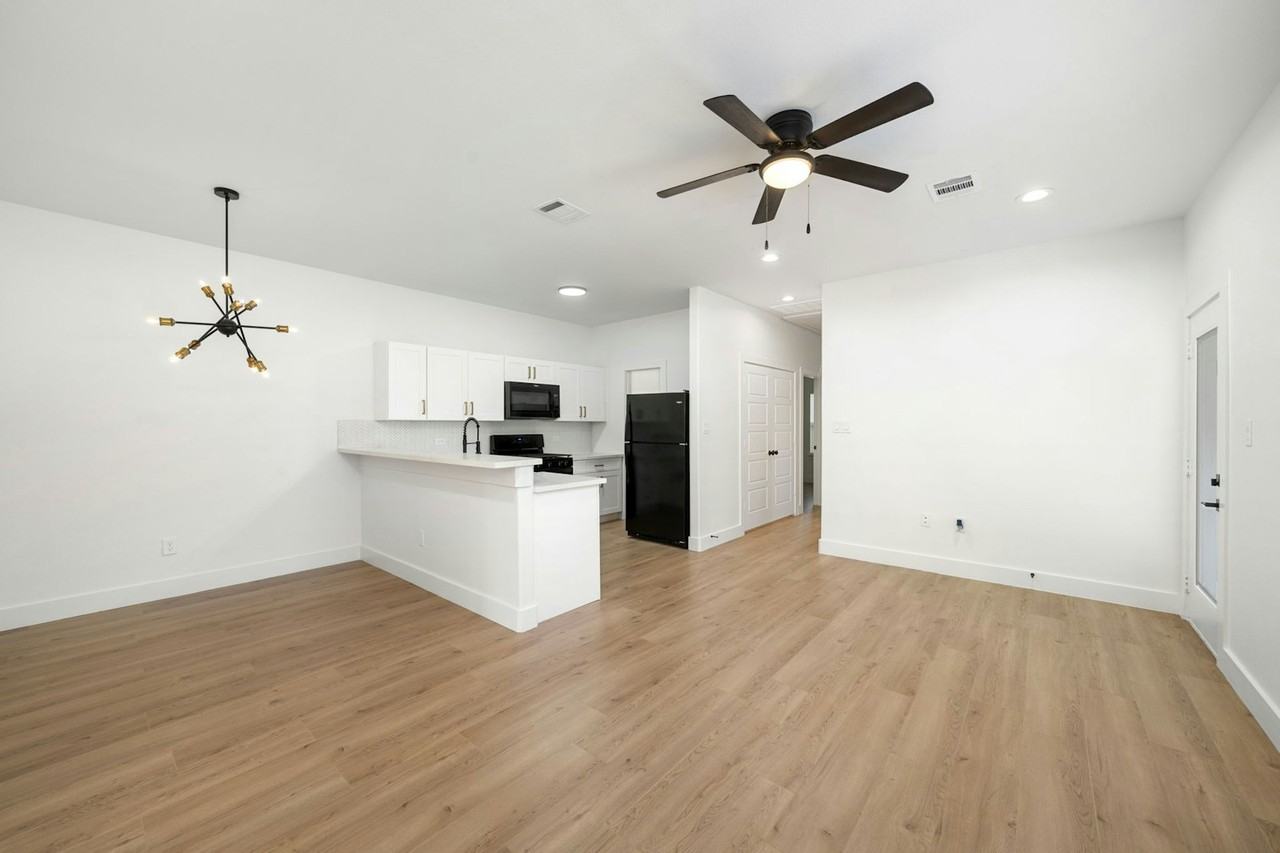 7205 Tippett Street, Unit B - Photo 4 of 17