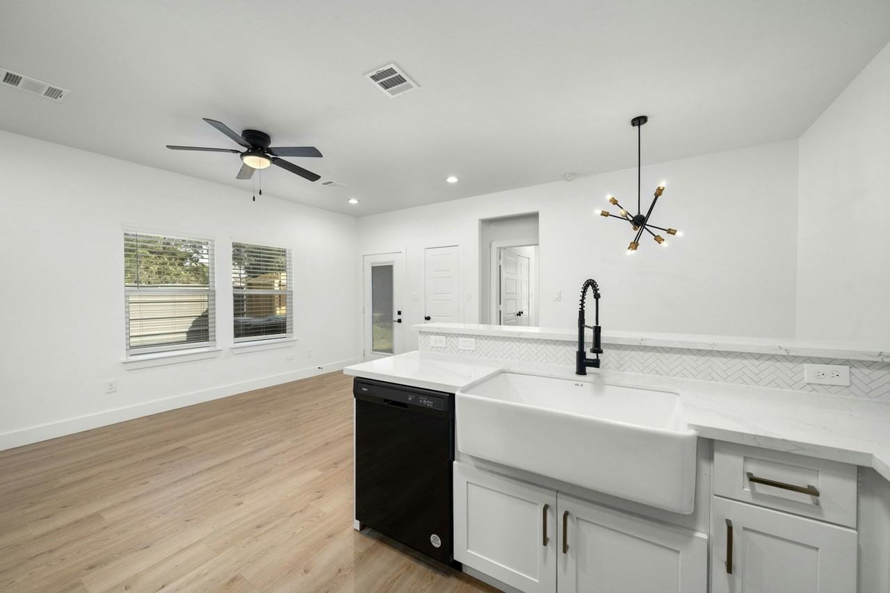 7205 Tippett Street, Unit B - Photo 5 of 17