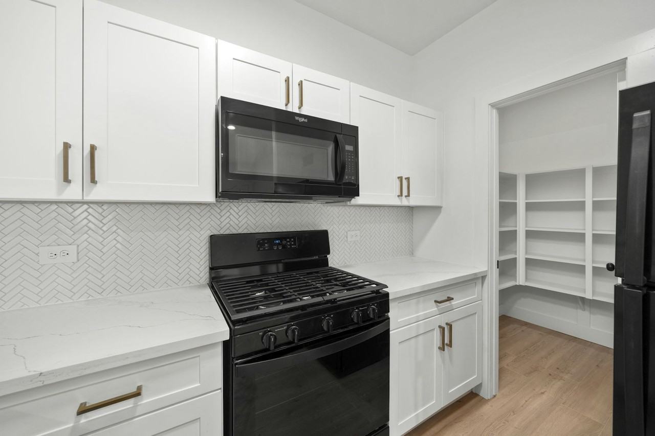 7205 Tippett Street, Unit B - Photo 6 of 17