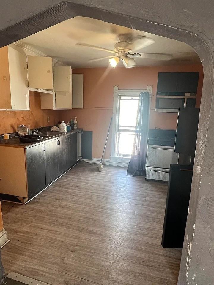 128 Lafayette Street, Unit 3 - Photo 3 of 4