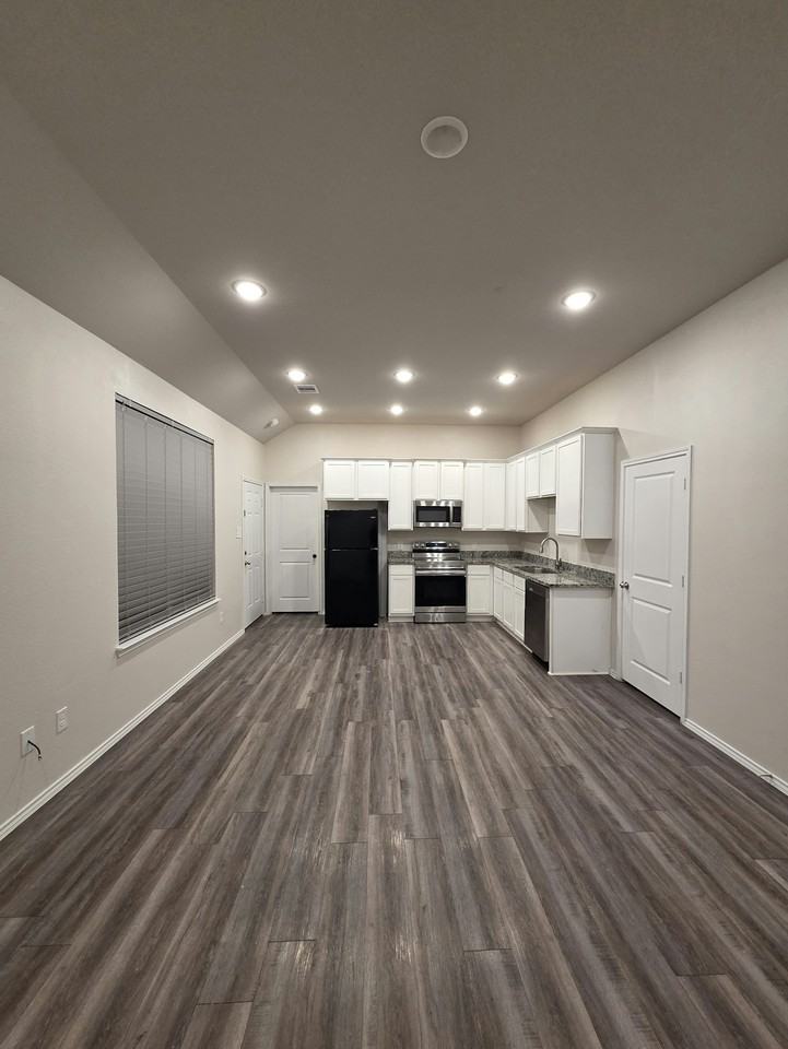 11726 White Cedar St - Photo 3 of 19