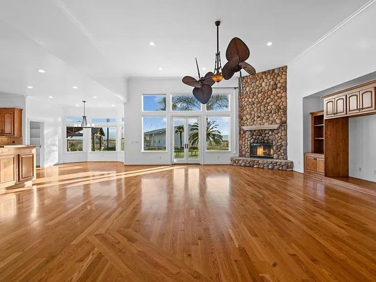 Shore Road - Photo 2 of 9