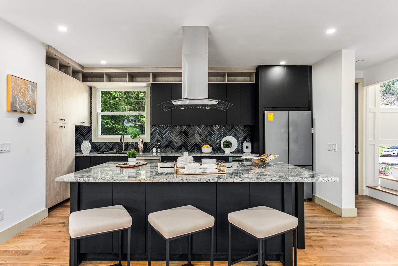 335 Eureka Drive Northeast #NA - Photo 3 of 23