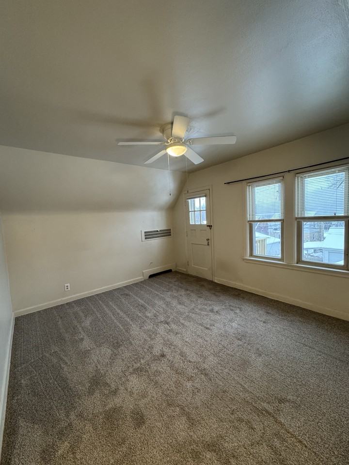 5733 W Fillmore Dr - Photo 4 of 11