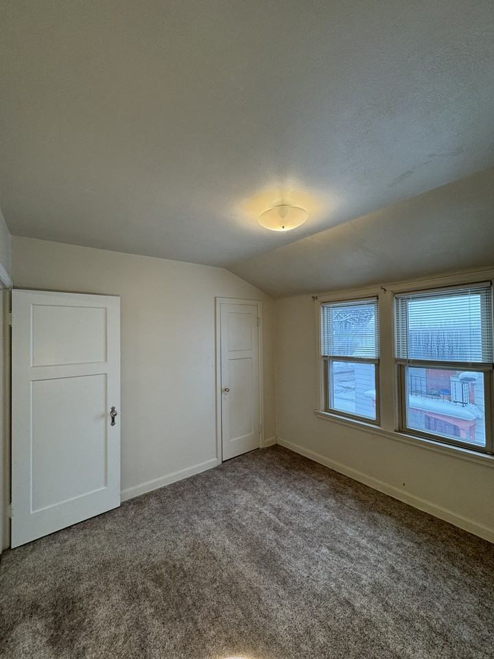 5733 W Fillmore Dr - Photo 5 of 11