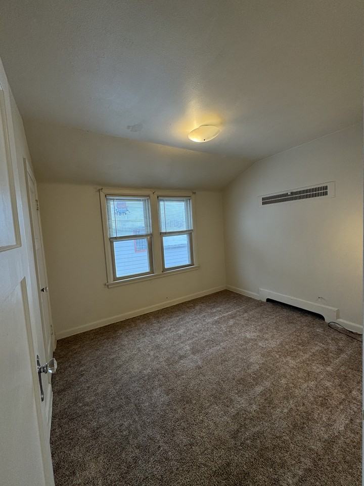 5733 W Fillmore Dr - Photo 6 of 11