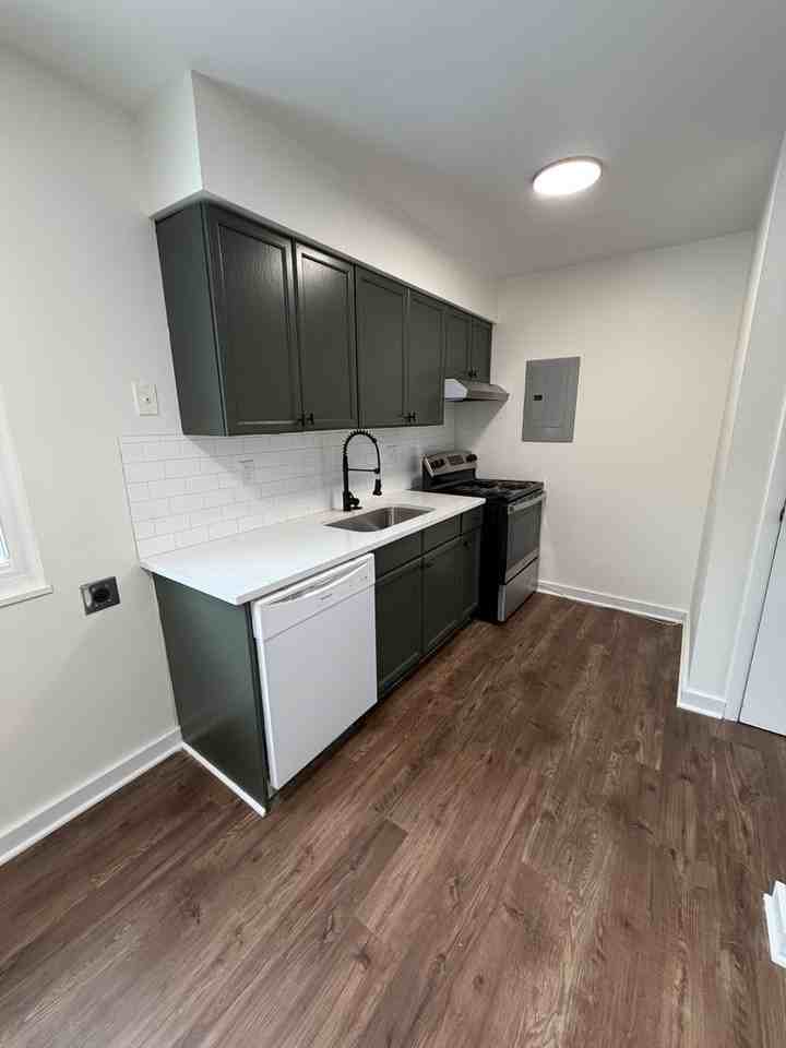 1530 Genessee Ave - Photo 2 of 16