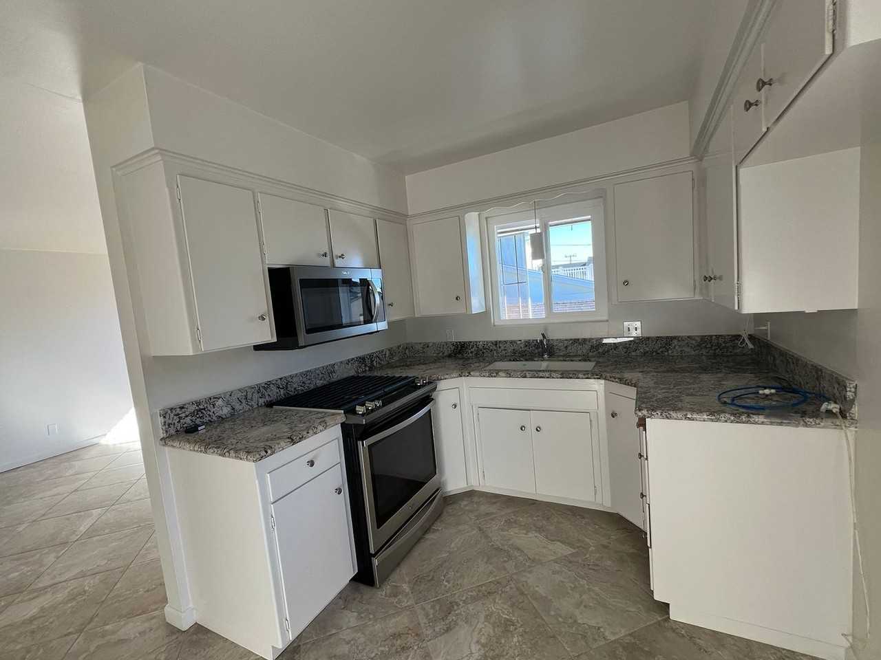 2700 Hemlock Ave - Photo 4 of 11