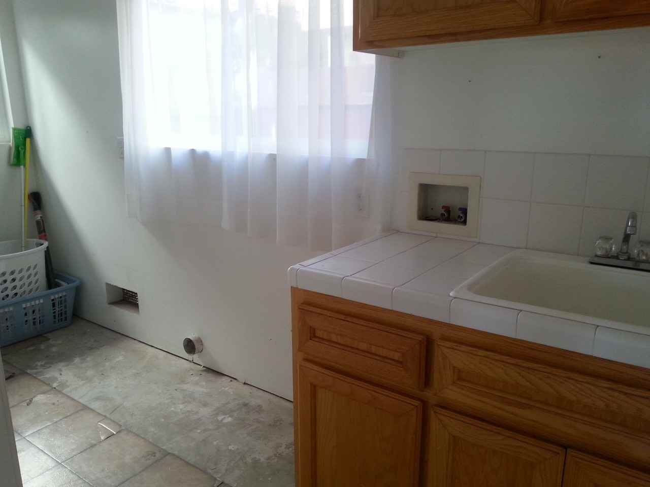 240 Elkwood Ave - Photo 4 of 11