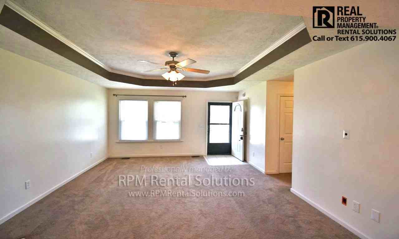 407 Watersedge Ln - Photo 3 of 23