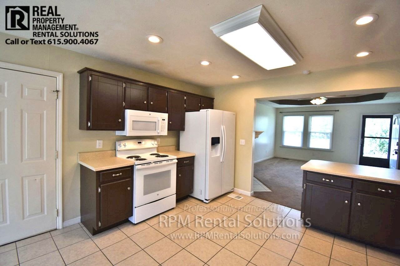 407 Watersedge Ln - Photo 4 of 23