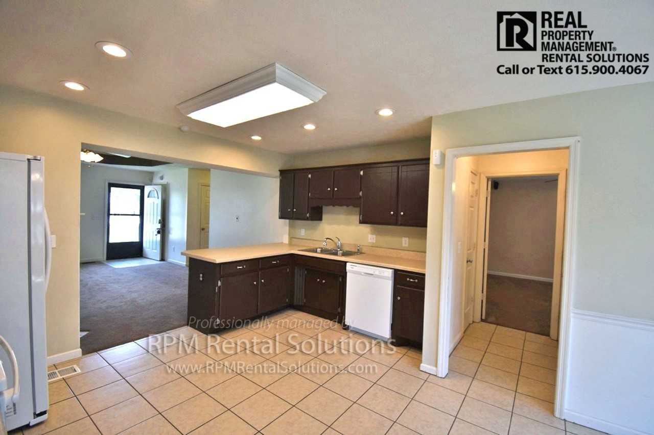 407 Watersedge Ln - Photo 5 of 23