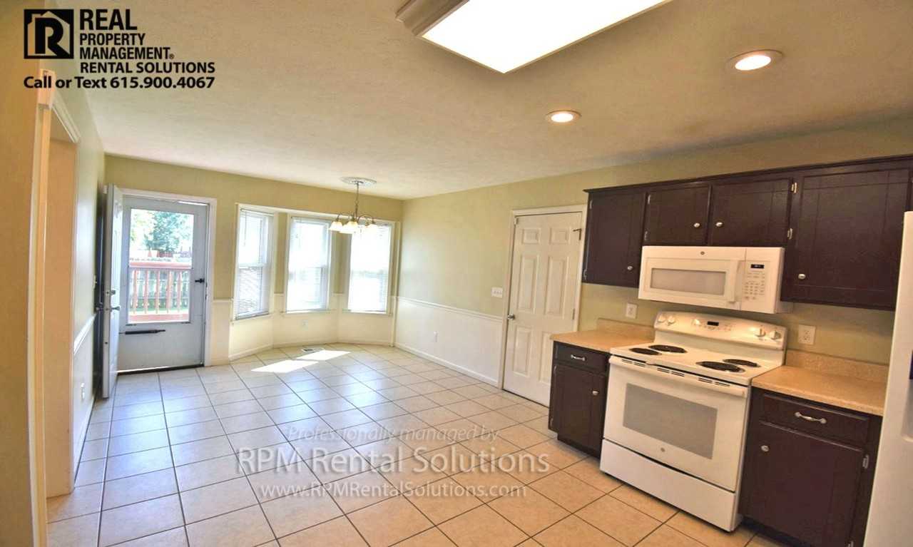 407 Watersedge Ln - Photo 6 of 23