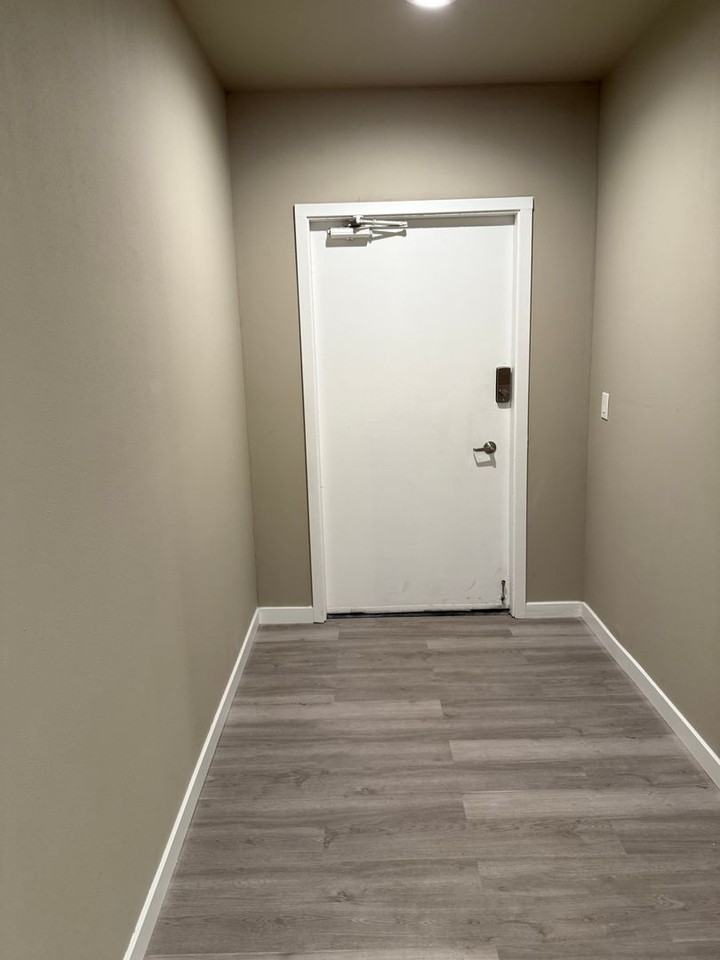 24500 Russell Rd - Photo 4 of 6