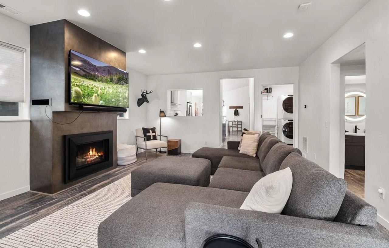 1028 E 3rd St - Photo 2 of 33