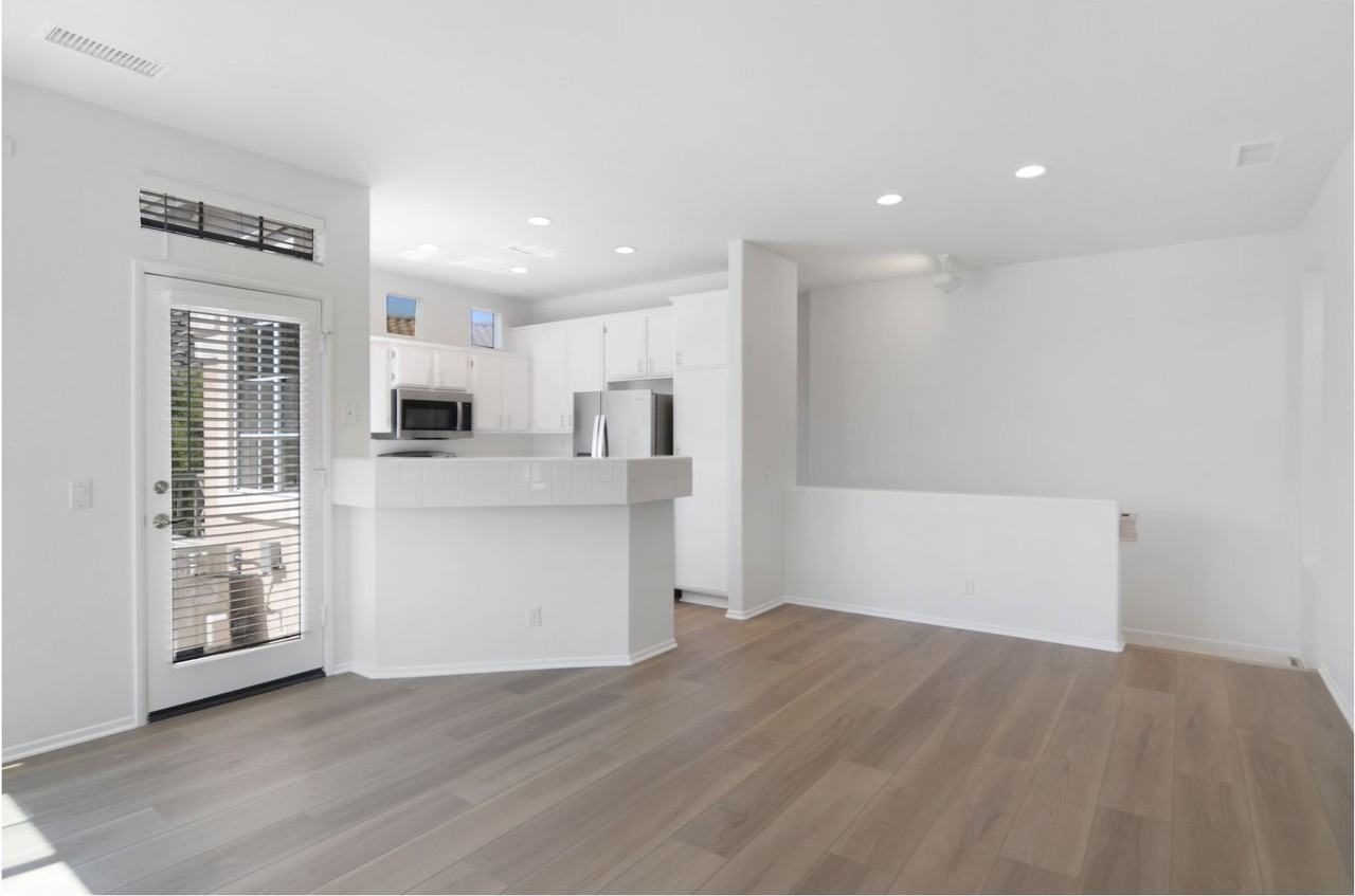 177 Shorebreaker Drive - Photo 3 of 25