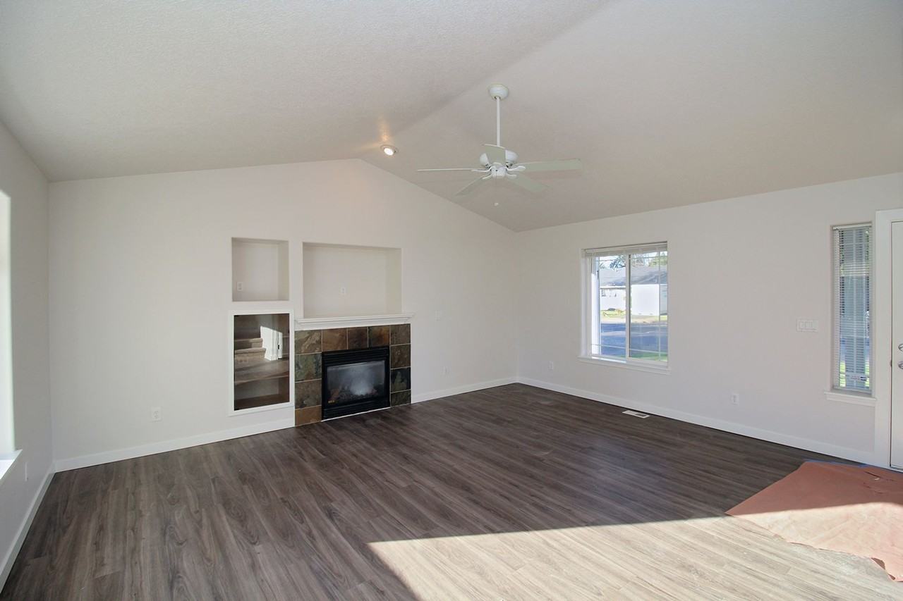 1630 Se 4th St - Photo 4 of 26