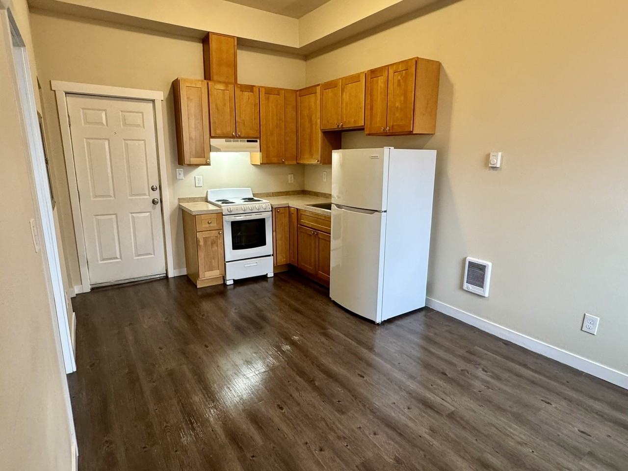 204 4th Ave W - Photo 3 of 50