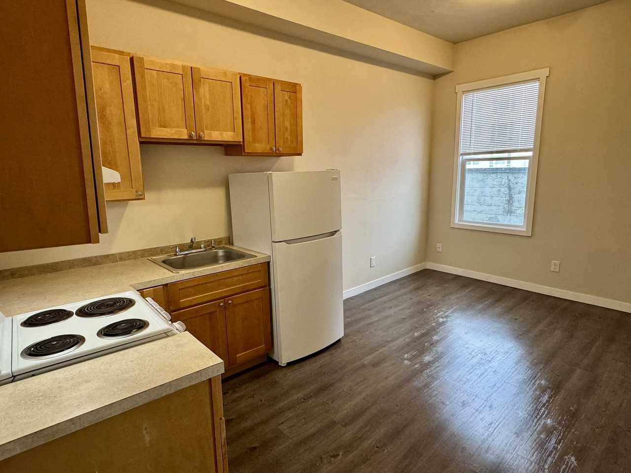 204 4th Ave W - Photo 4 of 50