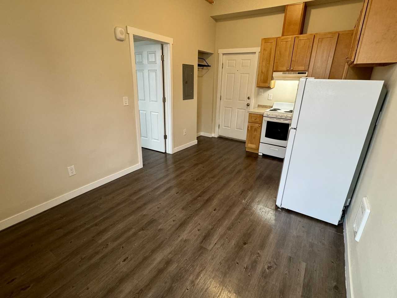 204 4th Ave W - Photo 5 of 50