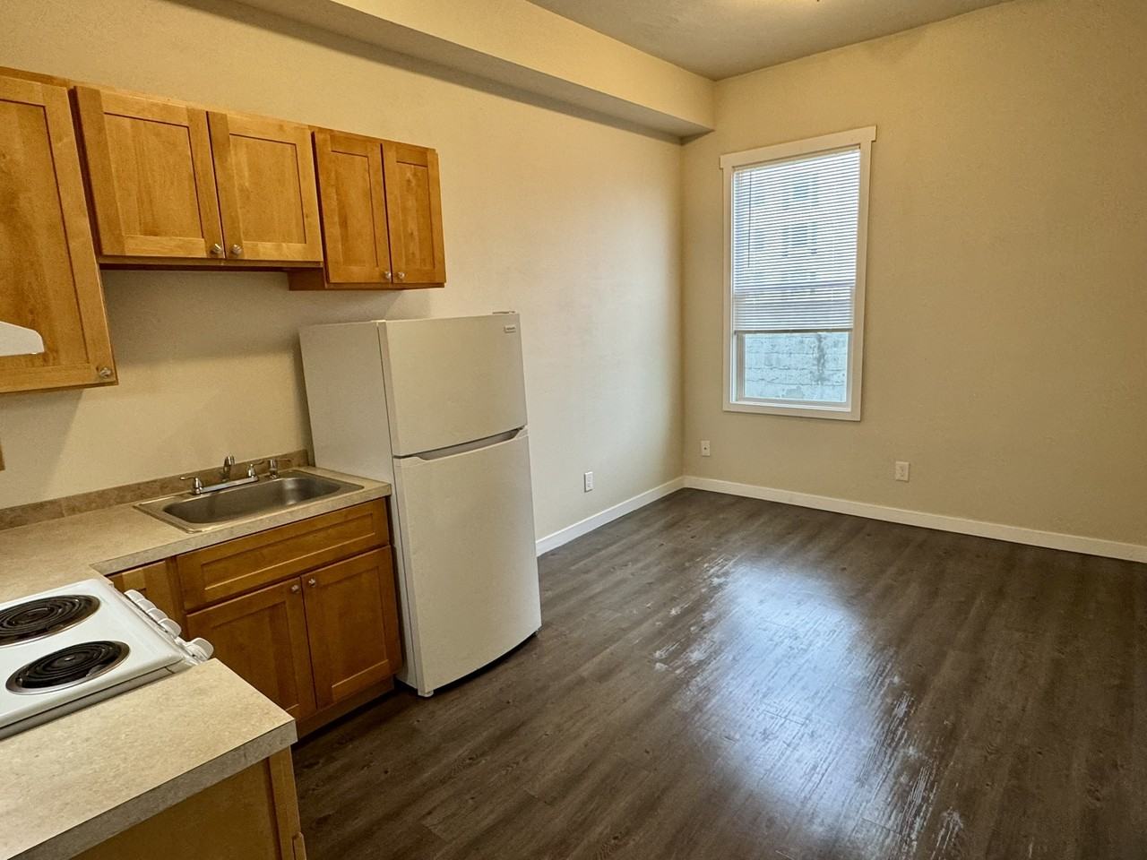 204 4th Ave W - Photo 6 of 50