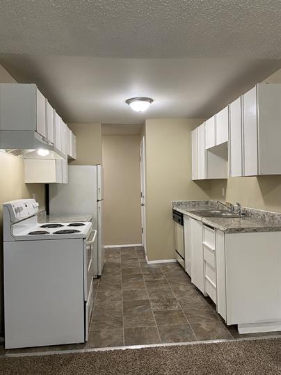 Riverside Manor - Photo 3 of 50