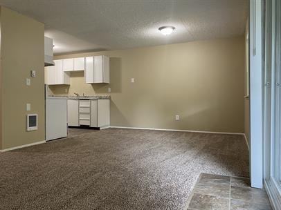 Riverside Manor - Photo 5 of 50