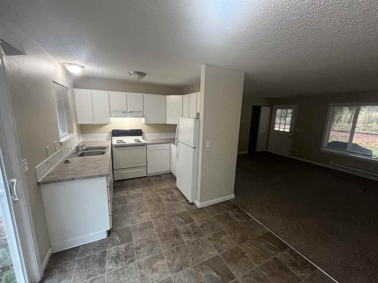 Riverside Manor - Photo 4 of 50