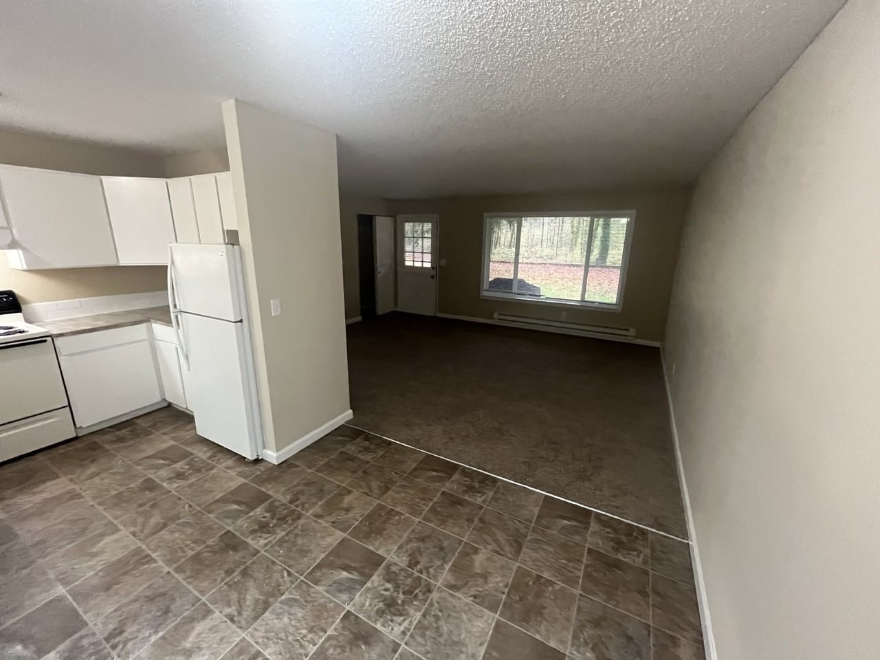 Riverside Manor - Photo 5 of 50