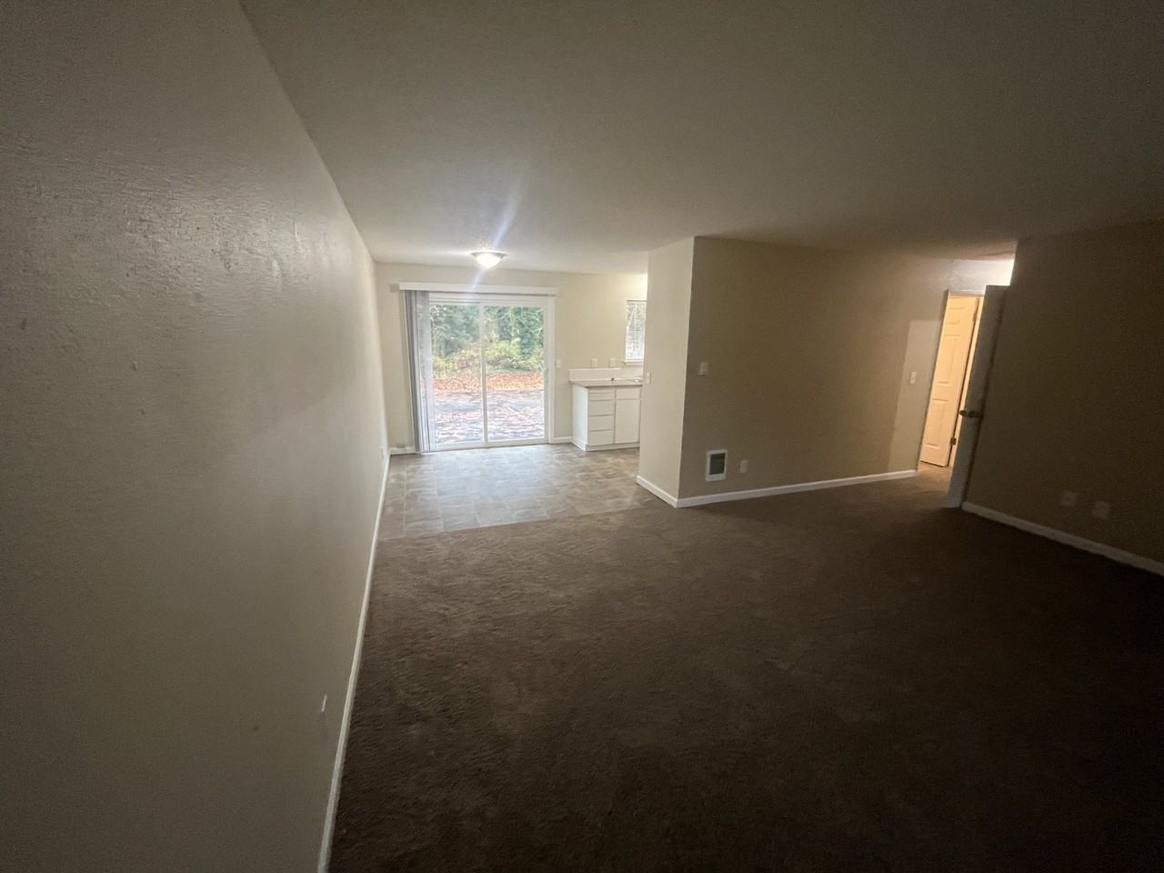 Riverside Manor - Photo 6 of 50